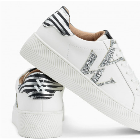 Baskets monogramme blanc et argent à lacets - Lou - Vanessa Wu