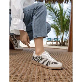 basket-eva-findlay-leopard.jpg
Basket Eva Findlay blanche à imprimé léopard et semelle gomme
Basket Eva Findlay léopard