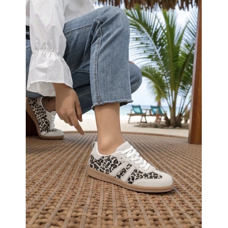 basket-eva-findlay-leopard.jpg
Basket Eva Findlay blanche à imprimé léopard et semelle gomme
Basket Eva Findlay léopard