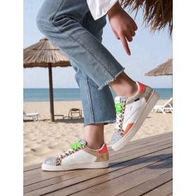 Basket Béryl Orange Findlay – Baskets femme blanches léopard, paillettes et détails orange