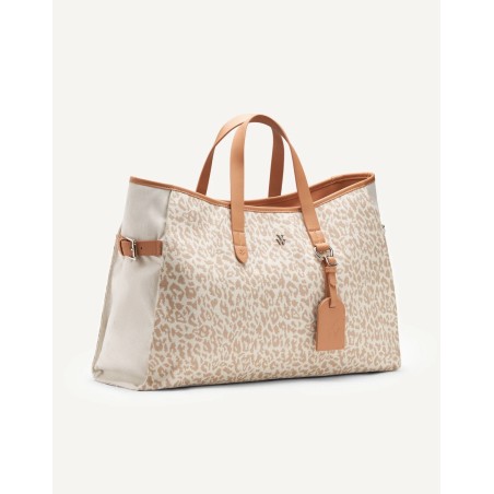 Sac Vanessa Wu Bethany Camel porté à l’épaule