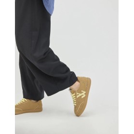 Baskets Monogramme Aura Initial Camel Vanessa Wu femme | La Boutique GDR