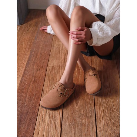 Sabots femme Findlay Chloé camel portés avec détails cloutés dorés