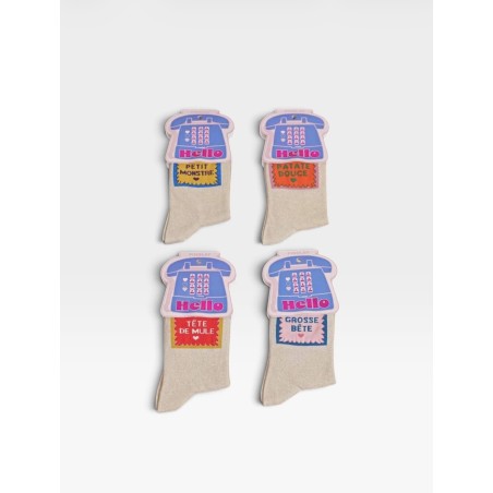 Chaussettes Hello Findlay pour femme avec messages fantaisie et détails colorés.