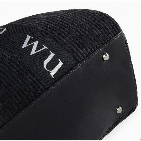 Détail du velours côtelé noir du sac Adrienne Vanessa Wu