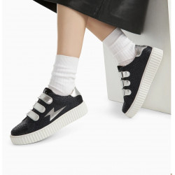 Baskets éclair Sophie guépard noir et argent à scratchs Vanessa Wu portées