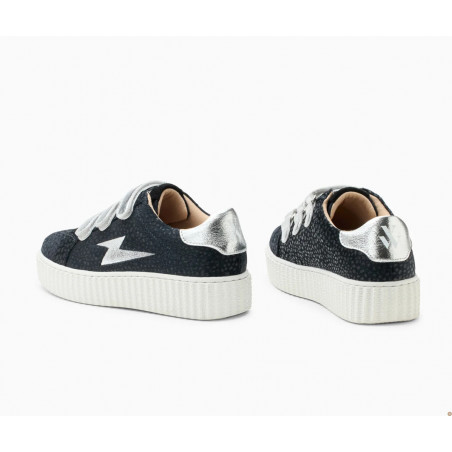 Baskets Sophie guépard noir Vanessa Wu avec patch arrière imprimé et semelle épaisse blanche